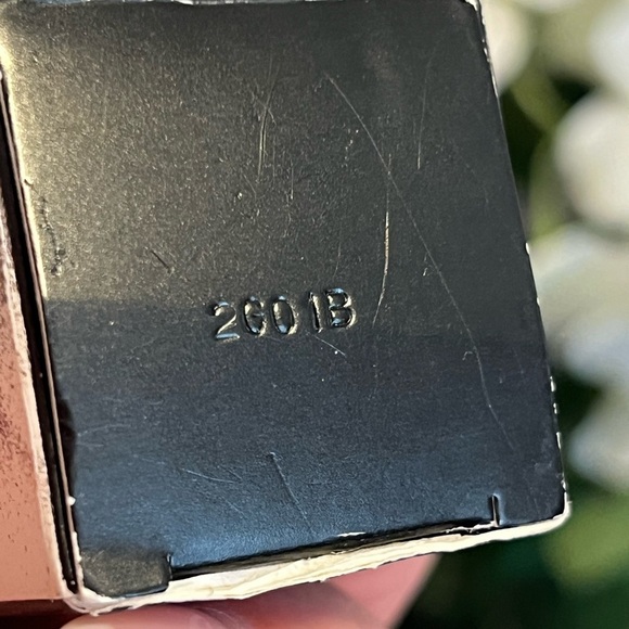 FENTY BEAUTY • PRO FILT'R SOFT MATTE LONGWEAR FOUNDATION • SHADE 140 - Picture 3 of 8